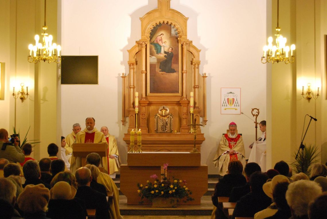 Włamanie i profanacja do kaplicy w Mielcu. Policja zatrzymała dwóch mężczyzn