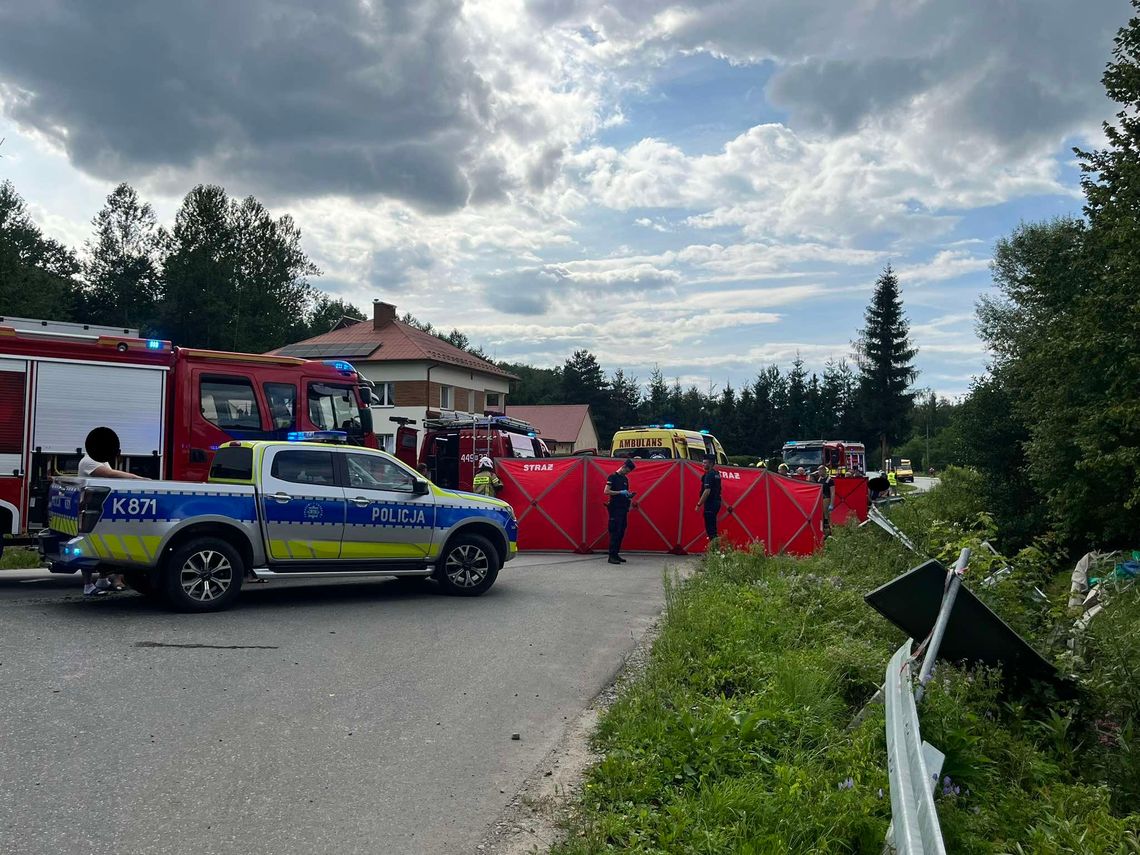 Wpadli do potoku Idźwinka. Jedna osoba nie żyje, dwie ciężko ranne