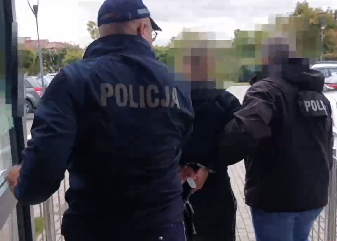 Wparował do domu i zabrał torebkę ze 155 tysiącami złotych. 38-latek zatrzymany Wparował do domu i zabrał torebkę ze 155 tysiącami złotych. 38-latek zatrzymany