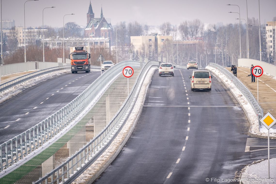 Wstęgi nie było, ale droga poświęcona. Wisłokostrada w Rzeszowie otwarta [ZDJĘCIA]