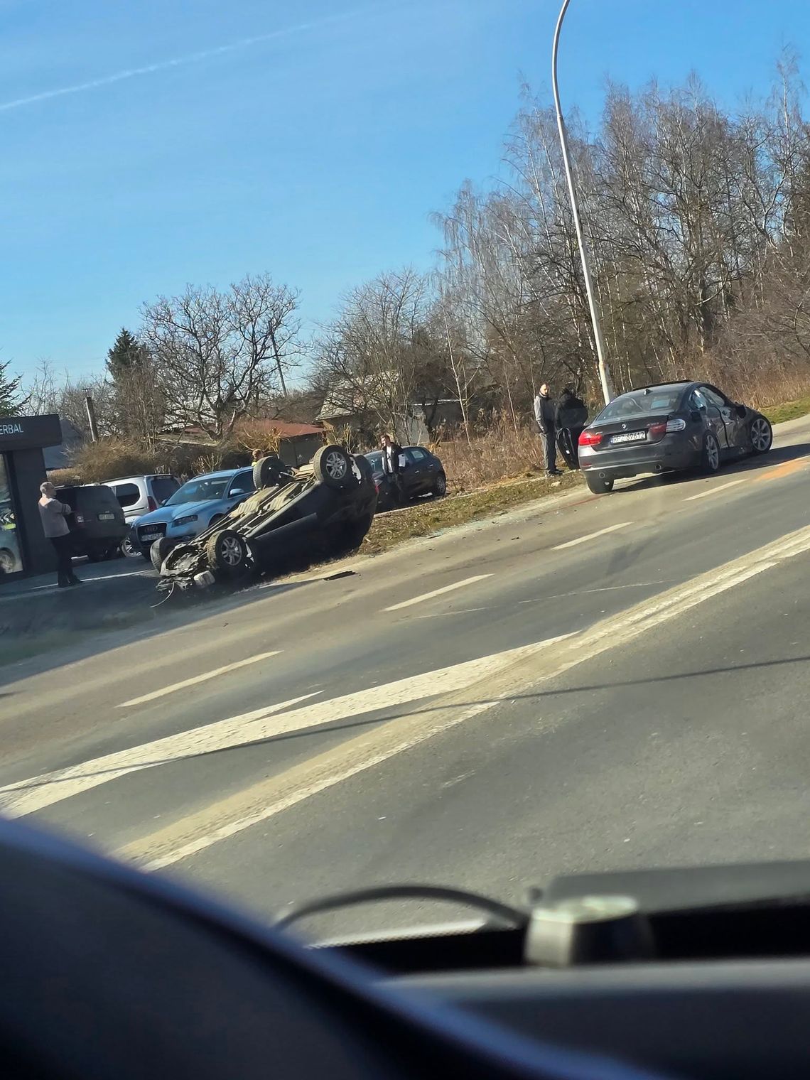 Wypadek na drodze krajowej nr 94 w Przeworsku. Trzy osoby ranne, droga całkowicie zablokowana
