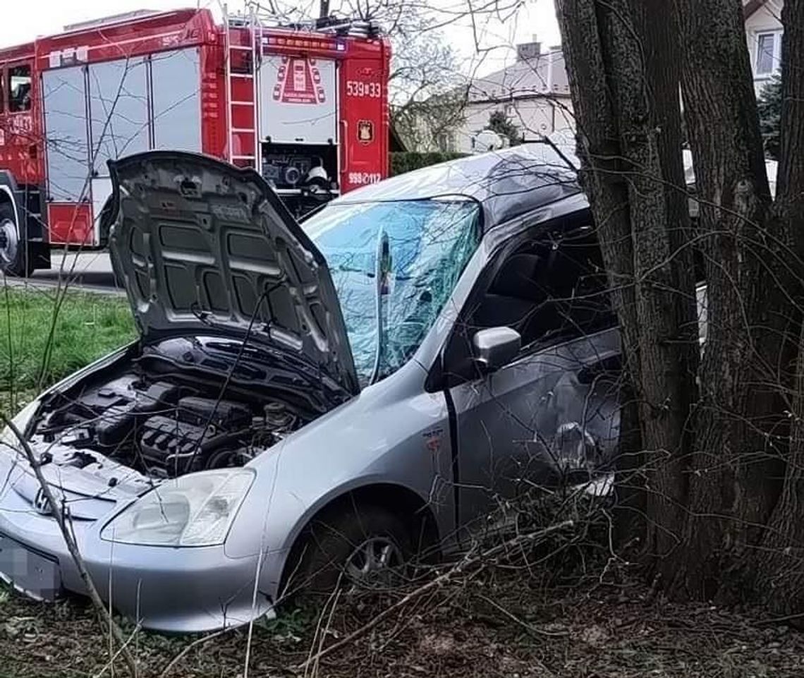 Wypadek na drodze powiatowej w kierunku Bratkowic. Jedna osoba poszkodowana