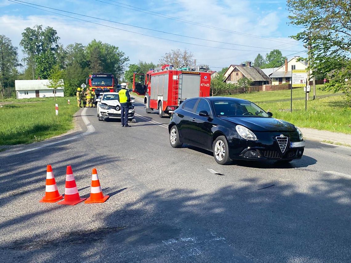 Wypadek na drodze wojewódzkiej 877. Ranna jedna osoba