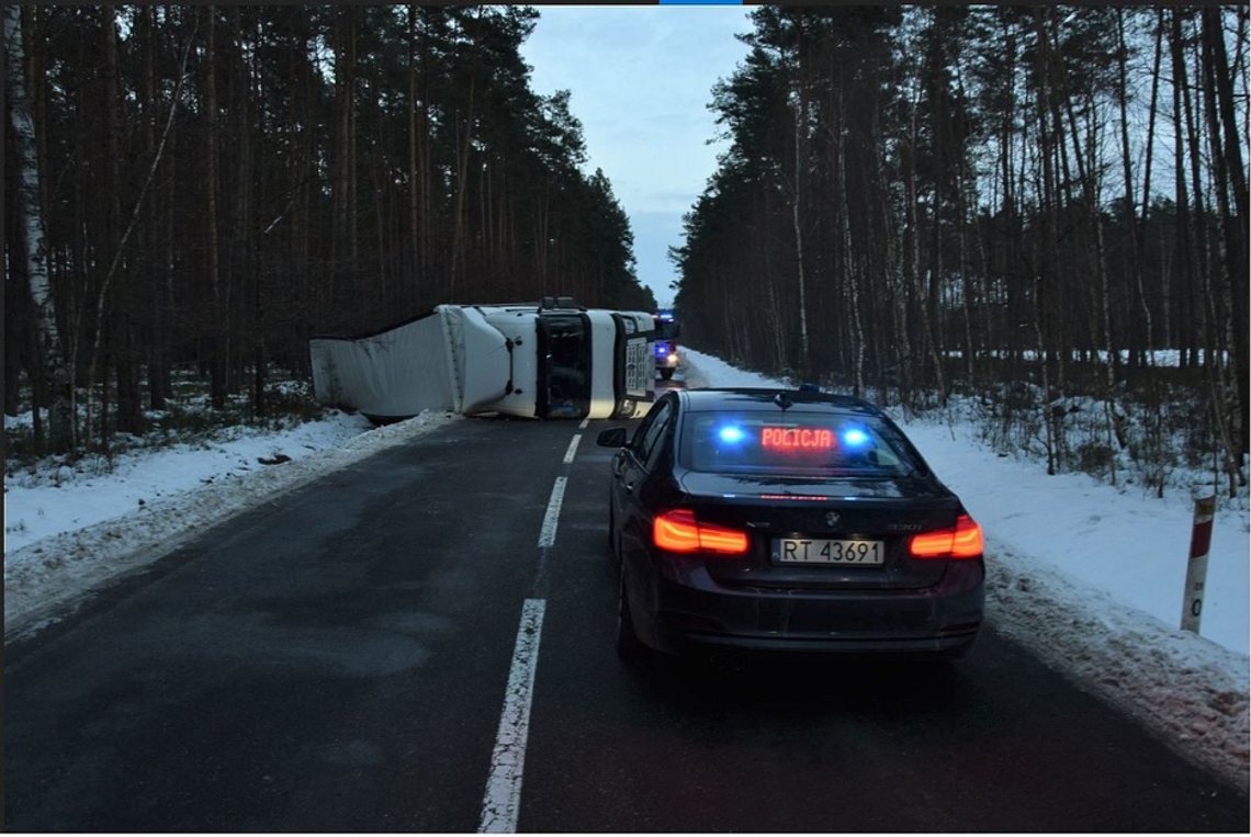 Wypadek na drodze wojewódzkiej nr 872. Droga zablokowana na 8 godzin