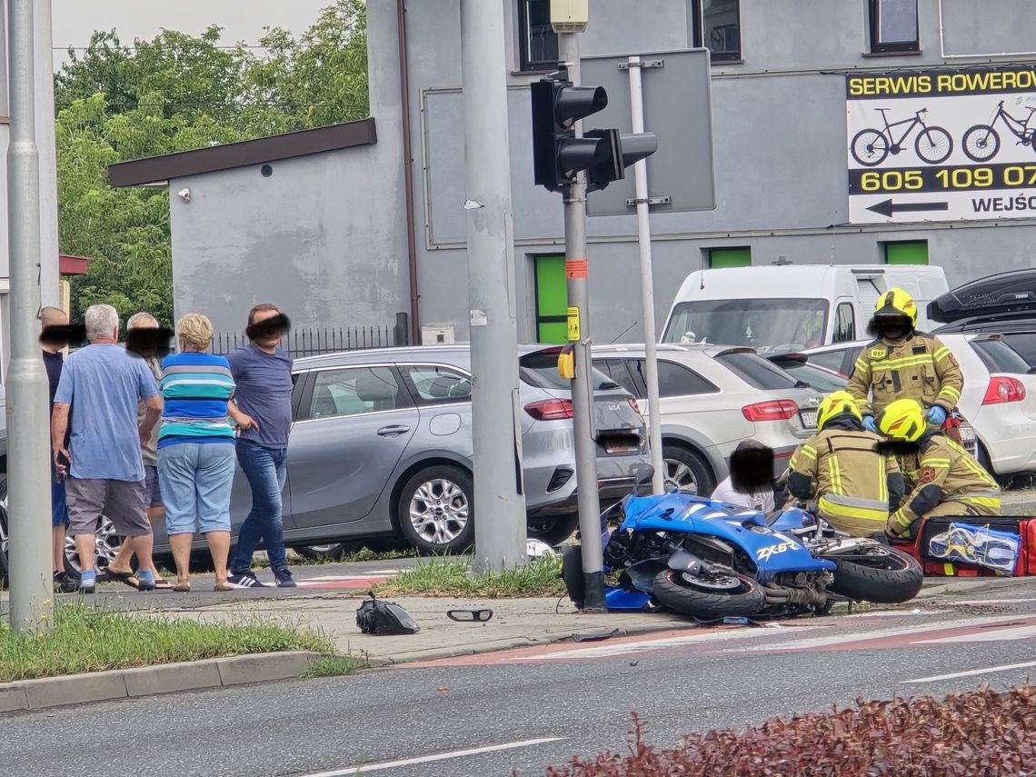 Wypadek na ul. Warszawskiej. Ranny motocyklista [FOTO] [VIDEO]