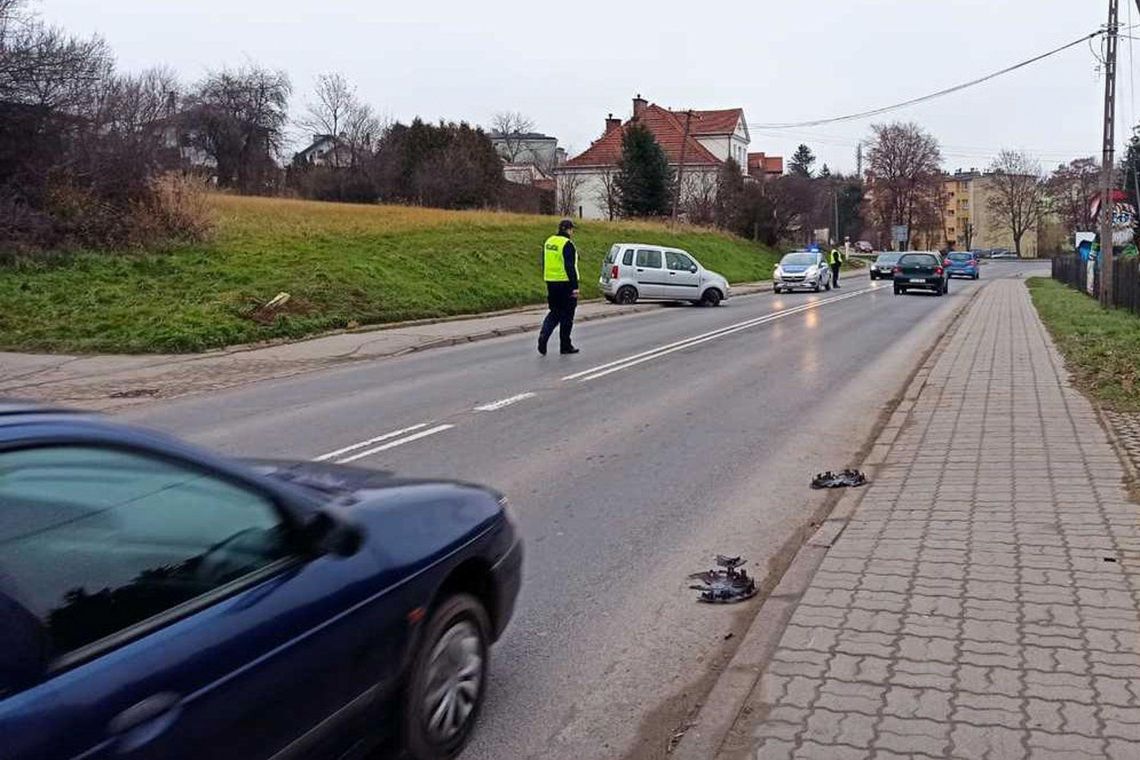 Wypadek w Strzyżowie. Kierujący oplem wjechał w skarpę