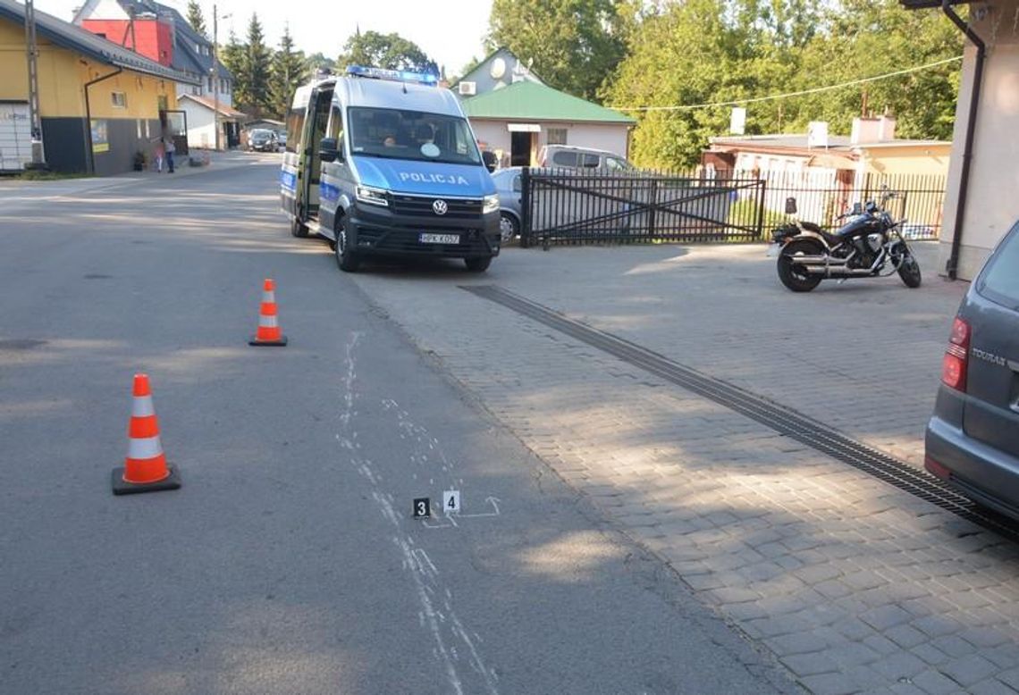 Wypadek z udziałem motocyklisty. 70-latek trafił do szpitala