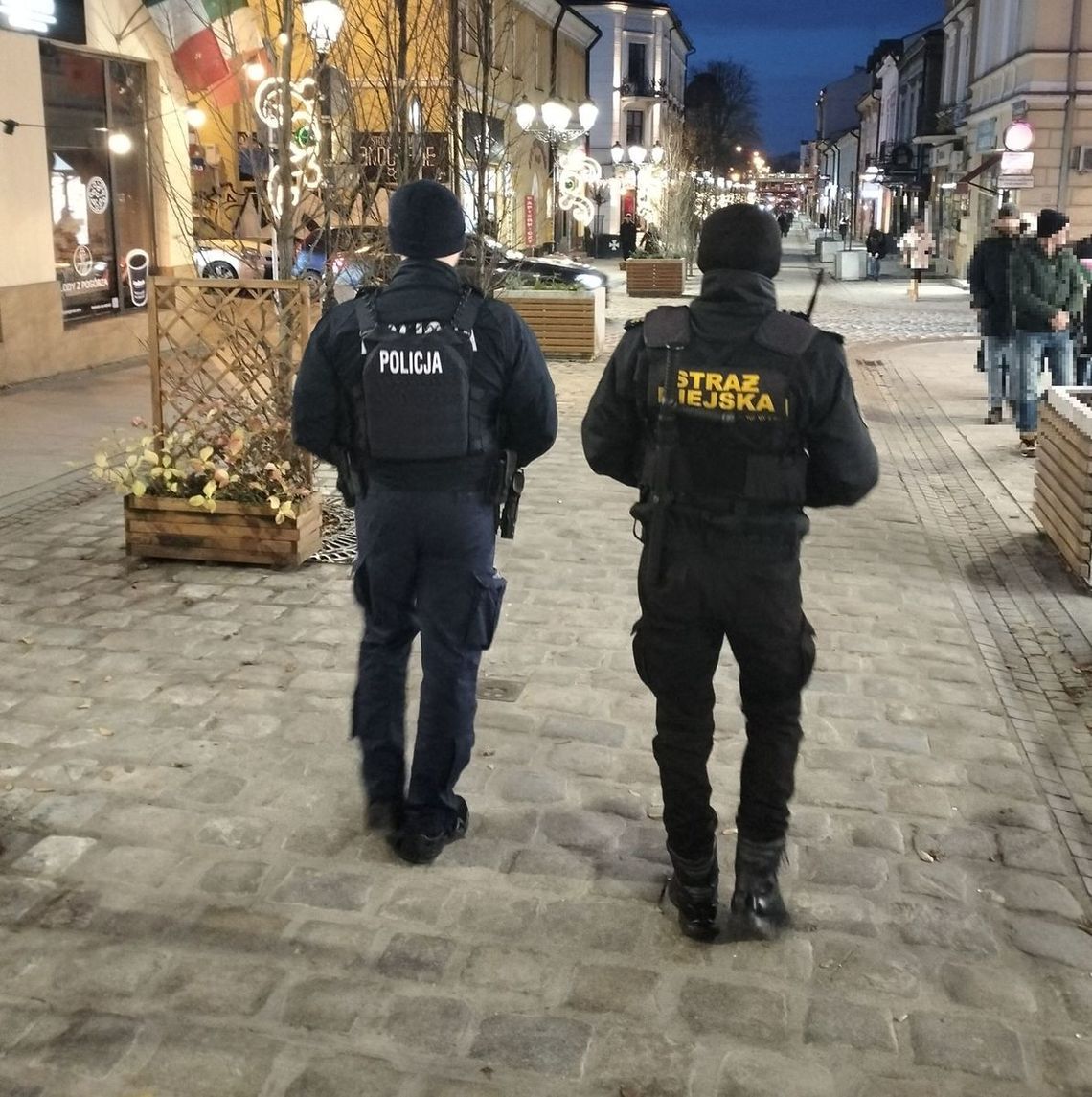 Wzmocnione patrole w centrum Rzeszowa. Policja wspiera Straż Miejską