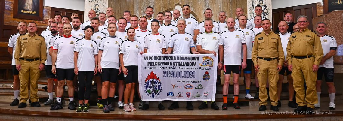 Z Rzeszowa ruszyli w drogę pełną wiary. Strażacy pokonają setki kilometrów na rowerach Z Rzeszowa ruszyli w drogę pełną wiary. Strażacy pokonają setki kilometrów na rowerach