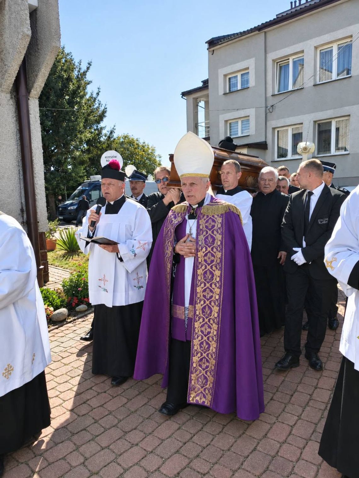 „Zakończyłeś ostatnią drogę na ziemi, rozpocząłeś pełną pokoju drogę do nieba”. Ostatnia droga ks. Stanisława Zbojnowicza „Zakończyłeś ostatnią drogę na ziemi, rozpocząłeś pełną pokoju drogę do nieba”. Ostatnia droga ks. Stanisława Zbojnowicza