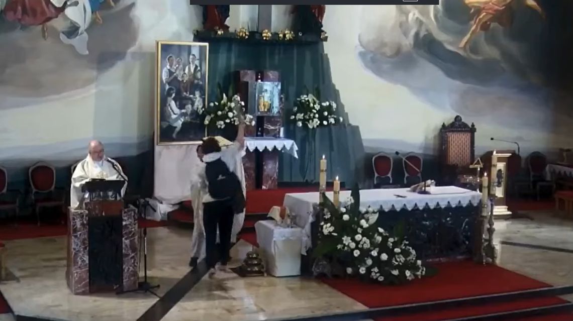 Zatrważający incydent w lubaczowskiej konkatedrze podczas mszy w Boże Ciało [WIDEO]