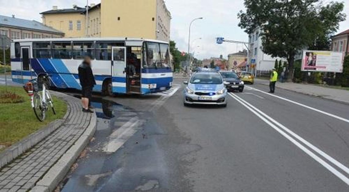 Zderzenie autobusu z rowerzystką