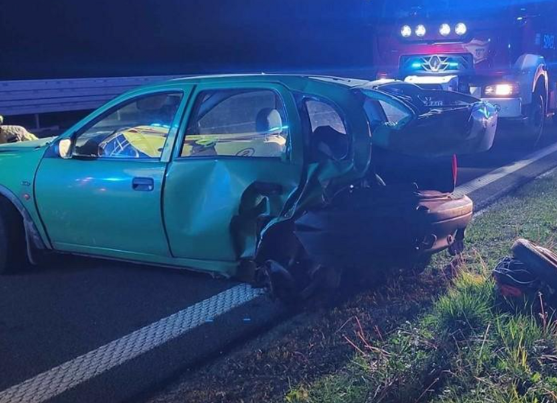 Zderzenie dwóch samochodów. Jedna osoba trafiła do szpitala