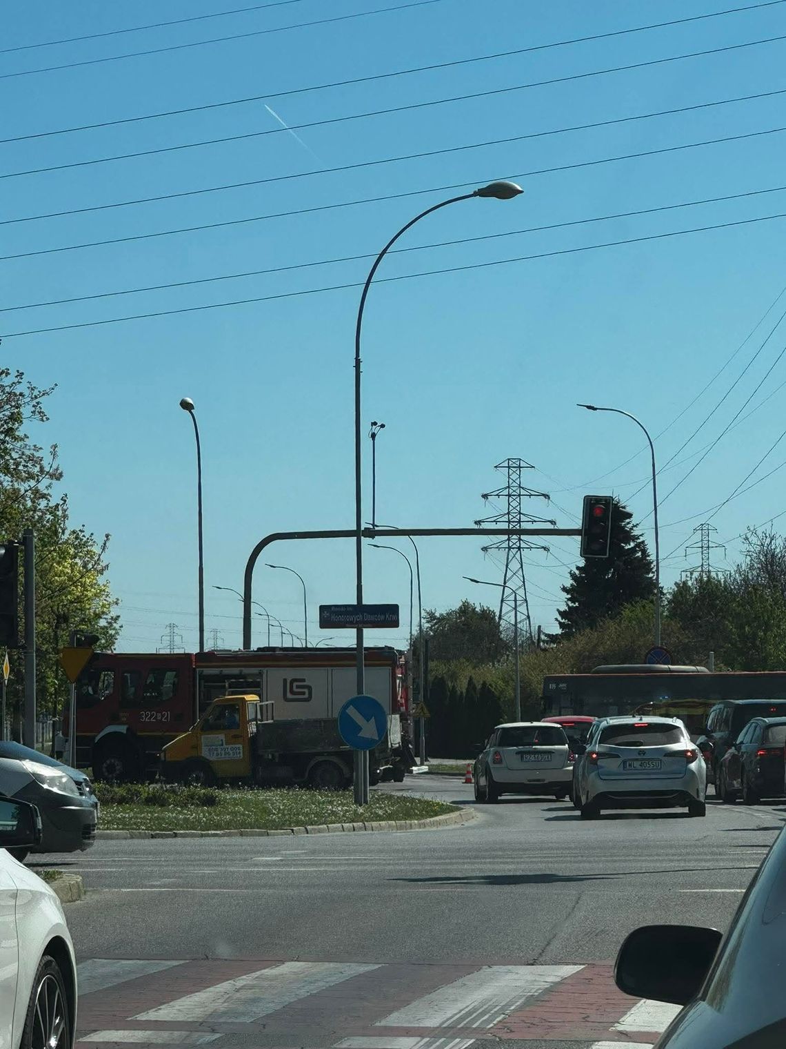 Zderzenie na al. Sikorskiego w Rzeszowie. Jedna osoba w szpitalu, utrudnienia do godz. 17