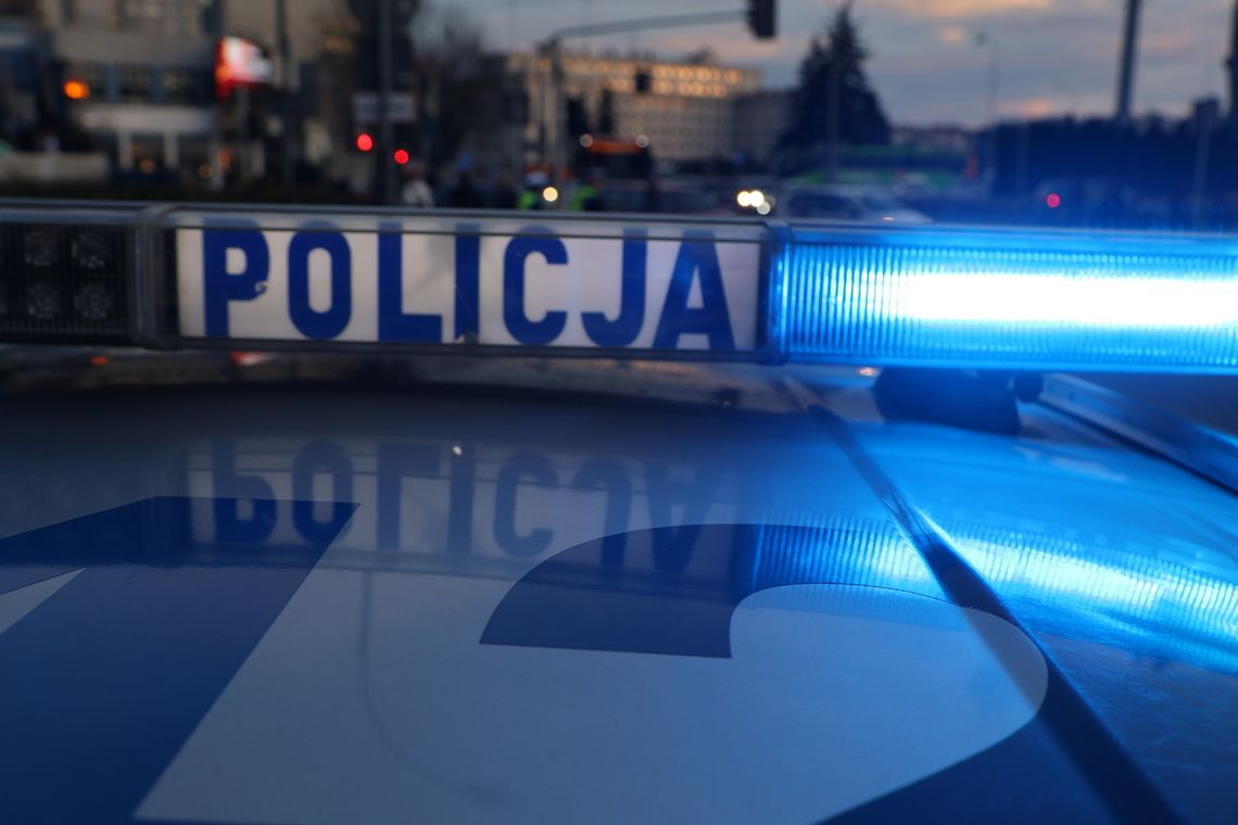 Zderzenie samochodu z hulajnogą elektryczną Zderzenie samochodu z hulajnogą elektryczną