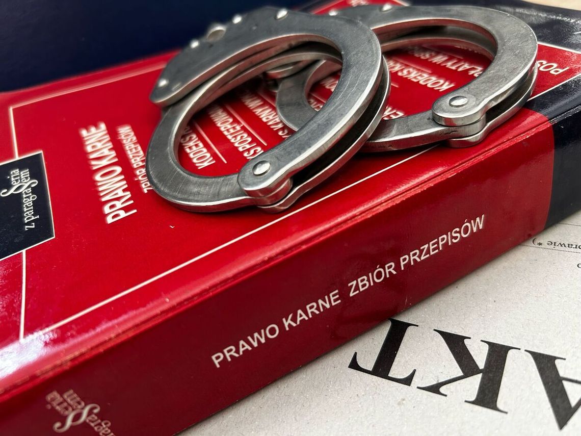 Zepchnęli 16-latka z roweru i bili po całym ciele. Sprawą zajmie się sąd rodzinny