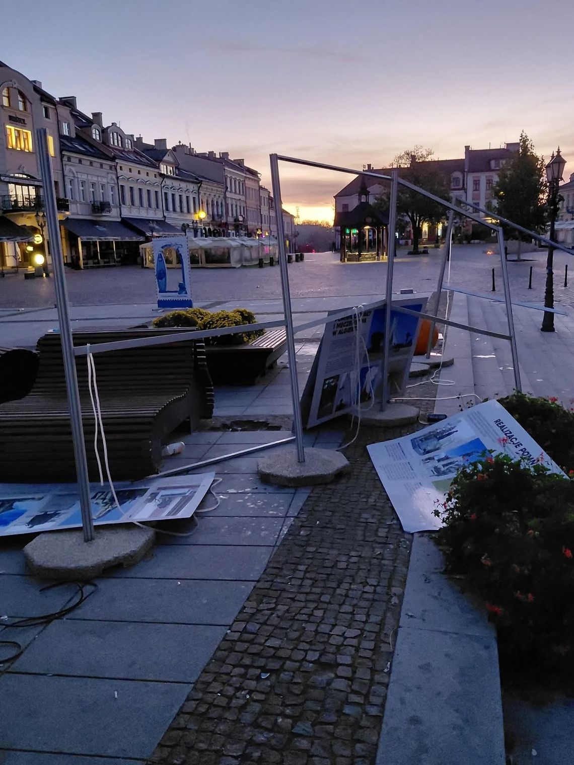 Zniszczona wystawa „Monument Konieczny” – cios w pamięć o Marianie Koniecznym