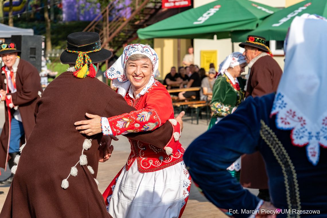 Zobacz jak bawili się mieszkańcy na Pikniku Dożynkowym w Rzeszowie! [FOTO]