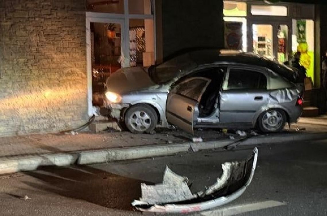 Zostawili 22-latkę po tym, jak wjechali w budynek [AKTUALIZACJA]