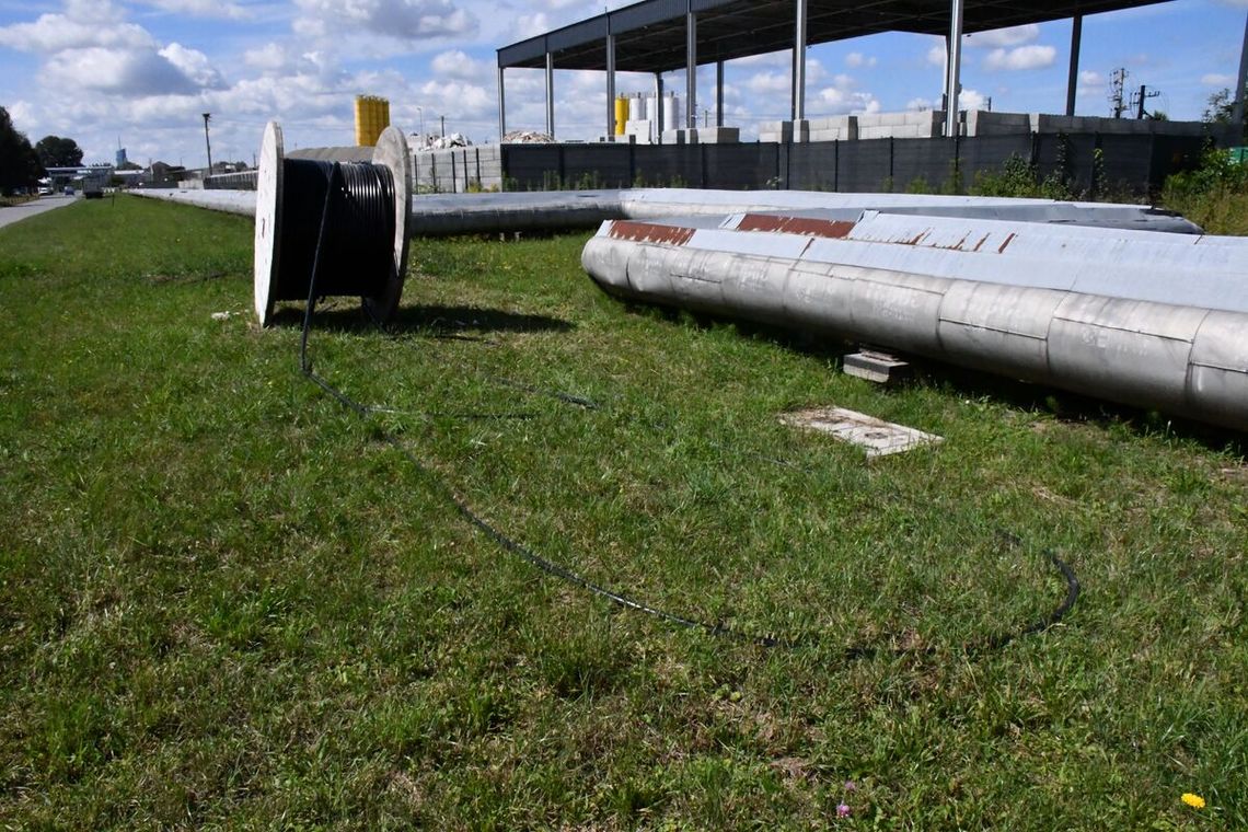 Zrobili rekonesans, a wieczorem wrócili po miedziany kabel. Czwórka podejrzanych w rękach policji Zrobili rekonesans, a wieczorem wrócili po miedziany kabel. Czwórka podejrzanych w rękach policji