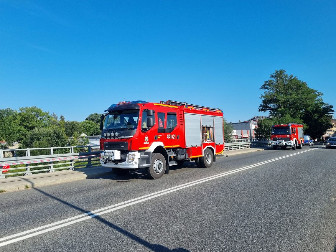 Zwłoki znalezione w rzece w centrum Jasła. Policja bada okoliczności zdarzenia [FOTO]