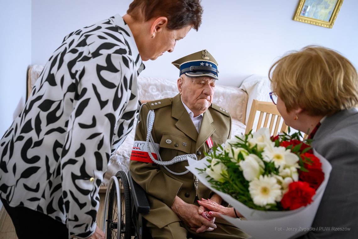 Żywa legenda z Oleszyc. Porucznik Tadeusz Bystrzycki świętuje 102. urodziny