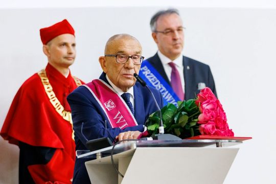 Wreczenie-medalu-Bene-meritus