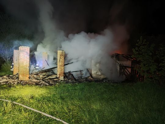 Pożar domu i budynku gospodarczego w Lecce [ZDJĘCIA]