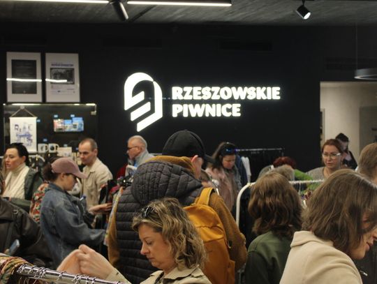 Prada, Versace i vintage ubrania. Fotorelacja z giełdy "Niezły Lumpeks" w Rzeszowie