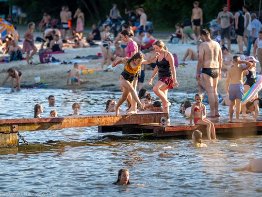 Piekielny upał w Rzeszowie. Tłumy na kąpielisku Żwirownia [ZDJĘCIA]
