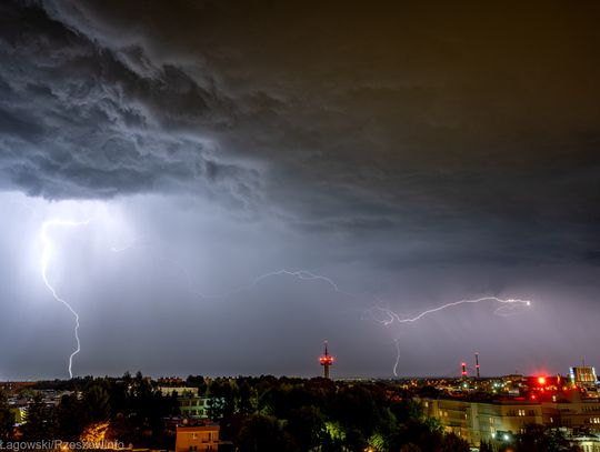 Burzowa noc w Rzeszowie w obiektywie Rzeszów Info [ZDJĘCIA]