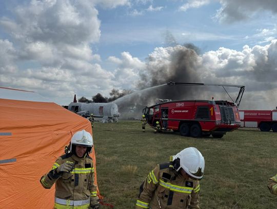 Wiele służb ratowniczych na lotnisku w Jasionce. Wiemy dlaczego [FOTO]