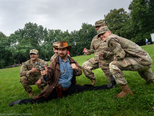 Piknik w amerykańskim stylu z Chuckiem Norrisem i US Army [FOTORELACJA]
