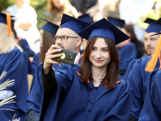 Wielki finał studenckiej drogi. Uroczysta graduacja w WSPiA Rzeszowskiej Szkole Wyższej [ZDJĘCIA]