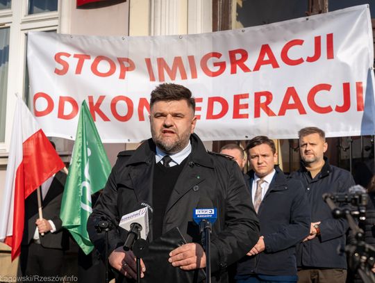 STOP IMIGRACJI OD KONFEDERACJI. Pikieta lokalnych działaczy PSL pod biurem europosła Buczka [FOTORELACJA]