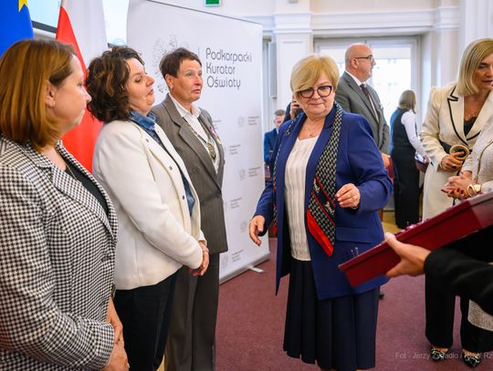 Wojewoda podkarpacki wręczyła 122 medale z okazji Dnia Nauczyciela [FOTORELACJA]