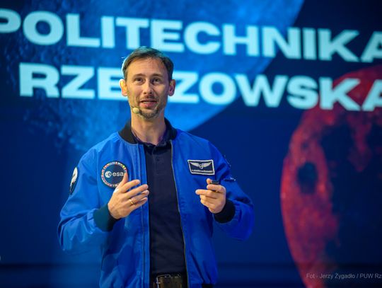 Kosmos na wyciągnięcie ręki. Studenci PRz spotkali się z dr Sławoszem Uznańskim-Wiśniewskim [FOTO]