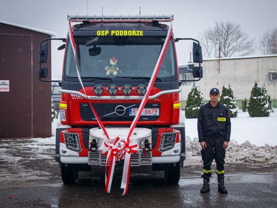 Wzmocnienie dla OSP Podborze. Wóz warty 1,2 miliona złotych już w jednostce [ZDJĘCIA]