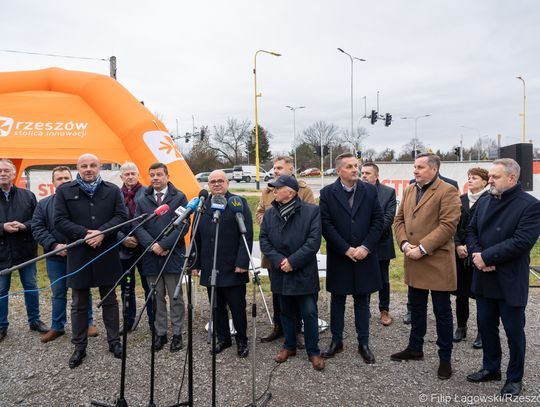 Podpisanie umowy na budowę drogi łączącej ul. Warszawską z ul. Krakowską [ZDJĘCIA]