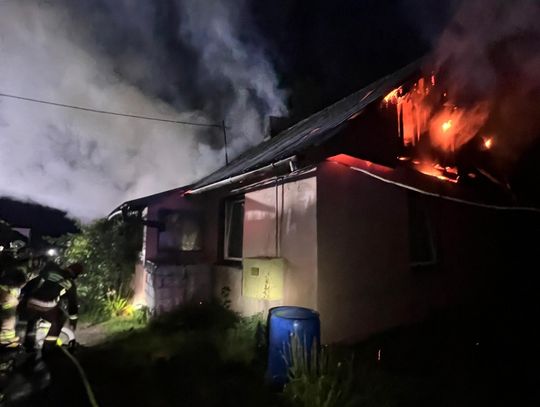 Duży pożar w Bratkowicach. Dom spłonął niemal doszczętnie, nikt nie ucierpiał