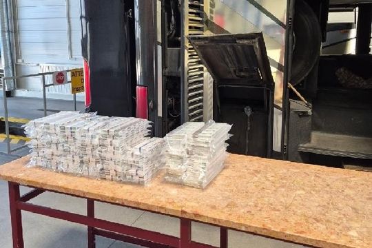 Papierosy w podłodze autokaru. Udaremniony przemyt na granicy w Korczowej