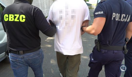 Policjanci z Rzeszowa zatrzymali w Niemczech pedofila, który uwodził nieletnich w sieci