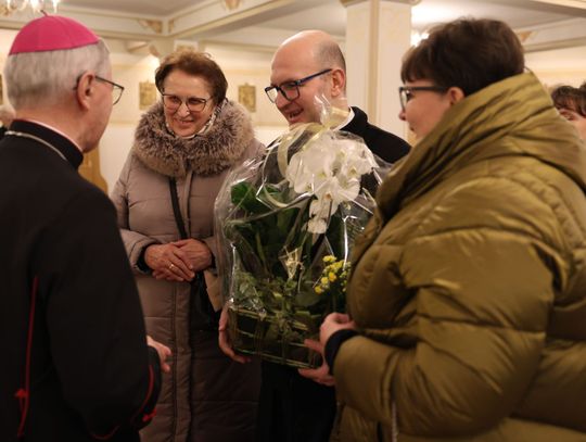Tłumy wiernych na mszy imieninowej biskupa rzeszowskiego Jana Wątroby [FOTORELACJA]