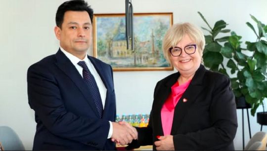 Ambasador Nadzwyczajny i Pełnomocny Republiki Uzbekistanu w RP Armisaid Agzamkhodjaev złożył kurtuazyjną wizytę wojewodzie podkarpackiemu Teresie Kubas-Hul.