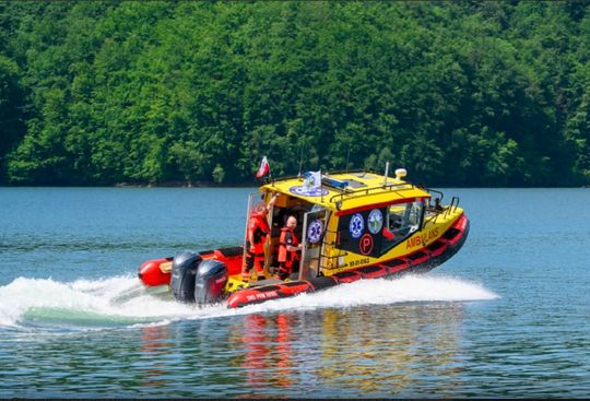 Nowoczesny wodny ambulans na Jeziorze Solińskim