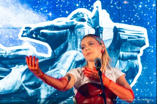 Wielka Mandorla Superstar – gdy pomnik przemawia głosem sztuki