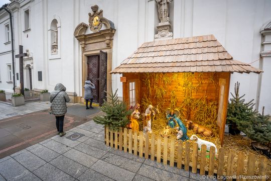 Szopka przed kościołem św. Krzyża