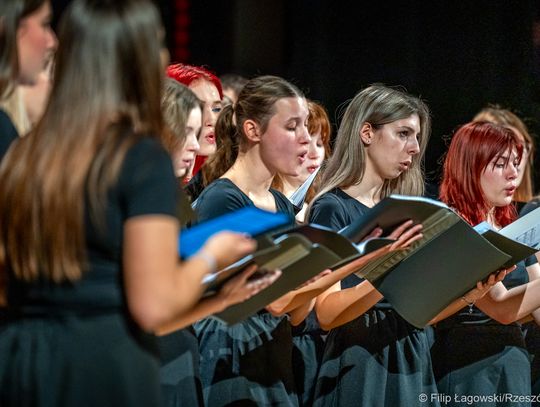 Wspólnotowe kolędowanie na Uniwersytecie Rzeszowskim [FOTORELACJA]