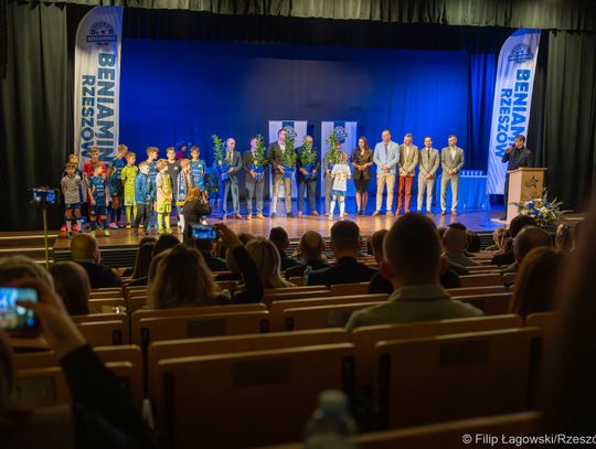 Siedem lat pasji i marzeń – historyczna Gala Piłkarska Akademii Beniaminek Rzeszów [FOTORELACJA]