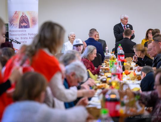 Śniadanie wielkanocne dla potrzebujących w Rzeszowie [ZDJĘCIA]